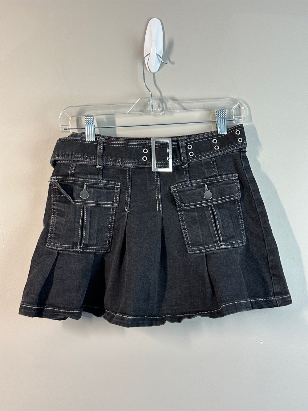 Hot Topic Black Denim Cargo Pocket Buckle Belted Pleated Skirt Size M Skater